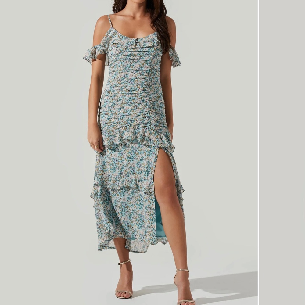 NWT !! ASTR The Label Daisy Dell Floral Ruffle Midi Dress in Teal. Size  XS.